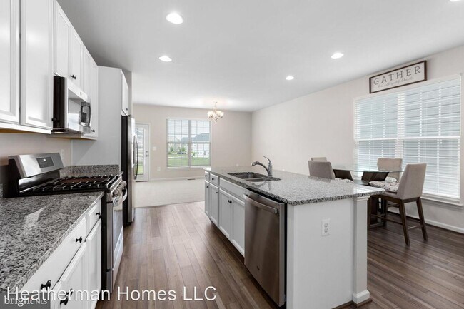 Building Photo - 5 br, 3.5 bath House - 213 Boxelder Drive