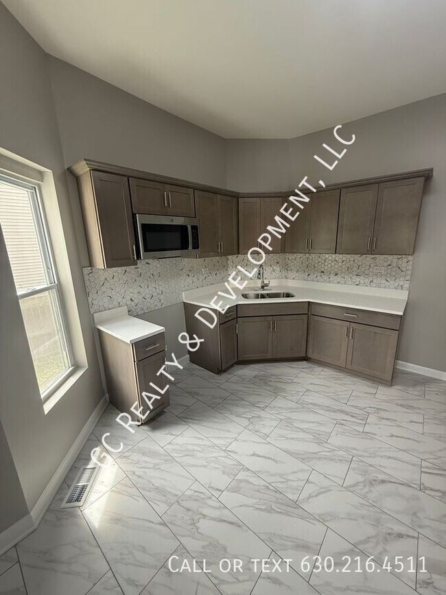 Foto del edificio - 7230 S Perry Ave