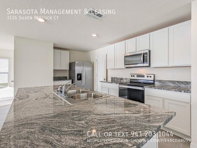 Foto del edificio - 2 Story, 4 Bedroom 2.5 Bath Lake View Home...
