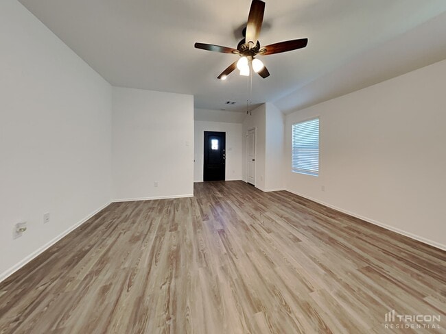 Building Photo - 210 Pine cavern dr