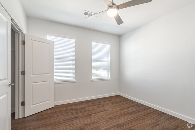 2HAB, 2BA - 926 ft² - Renaissance at Lakeshore