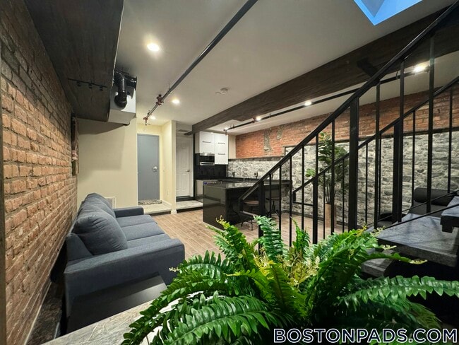 Foto del edificio - 1028a Commonwealth Ave