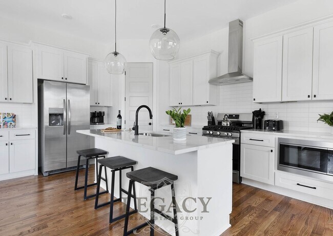 Foto del edificio - 2027 Rosemary Ln