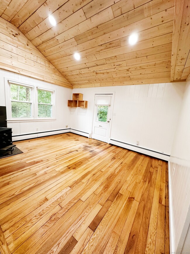 Foto del edificio - 499 Cherry Brook Rd