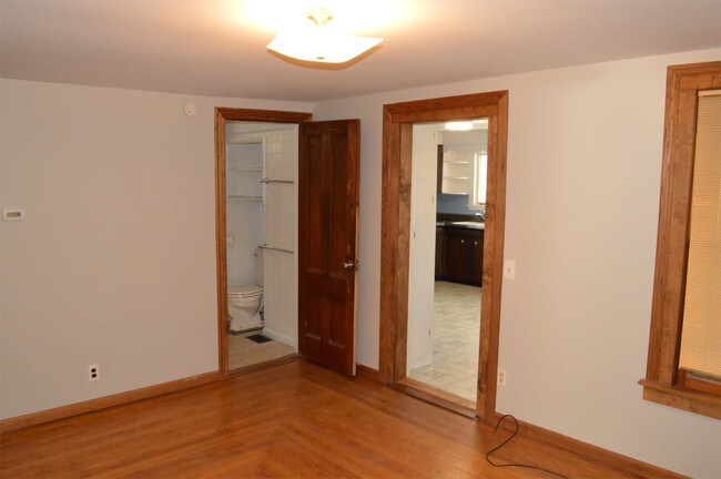 Building Photo - 96 Hickory St