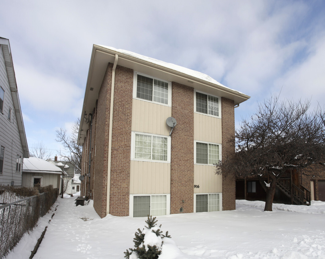 Building Photo - 916 A St