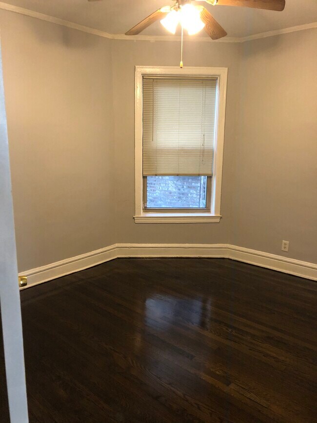 Building Photo - 544 E Oakwood Blvd
