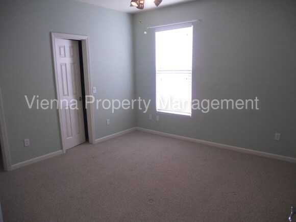 Foto del edificio - 10001 Woodcreek Oaks
