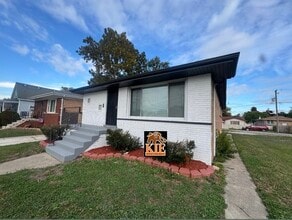 Building Photo - 14527 Irving Ave Building Photo - 14527 Irving Ave