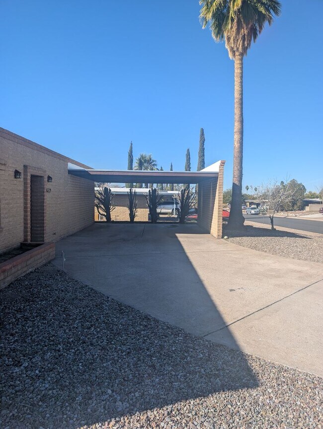 Building Photo - East Side Home for Rent