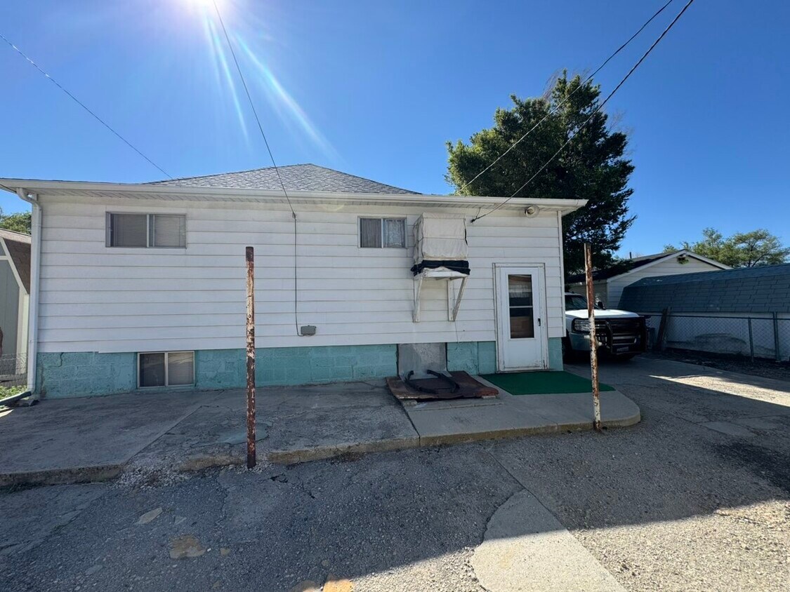 Primary Photo - 812 Muir Ave