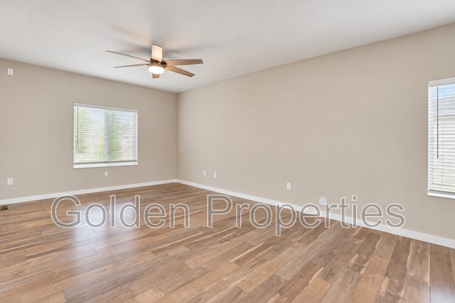Building Photo - 12153 W Moorfield Ave