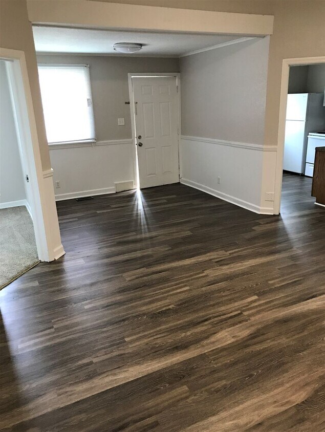 Foto principal - 704 E Main St
