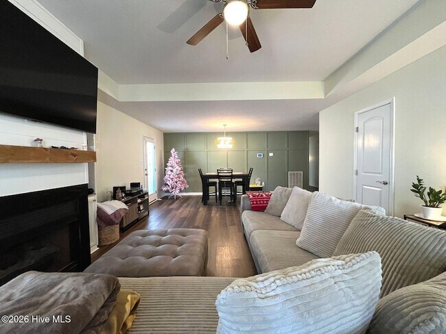 Building Photo - 323 Tokay Dr