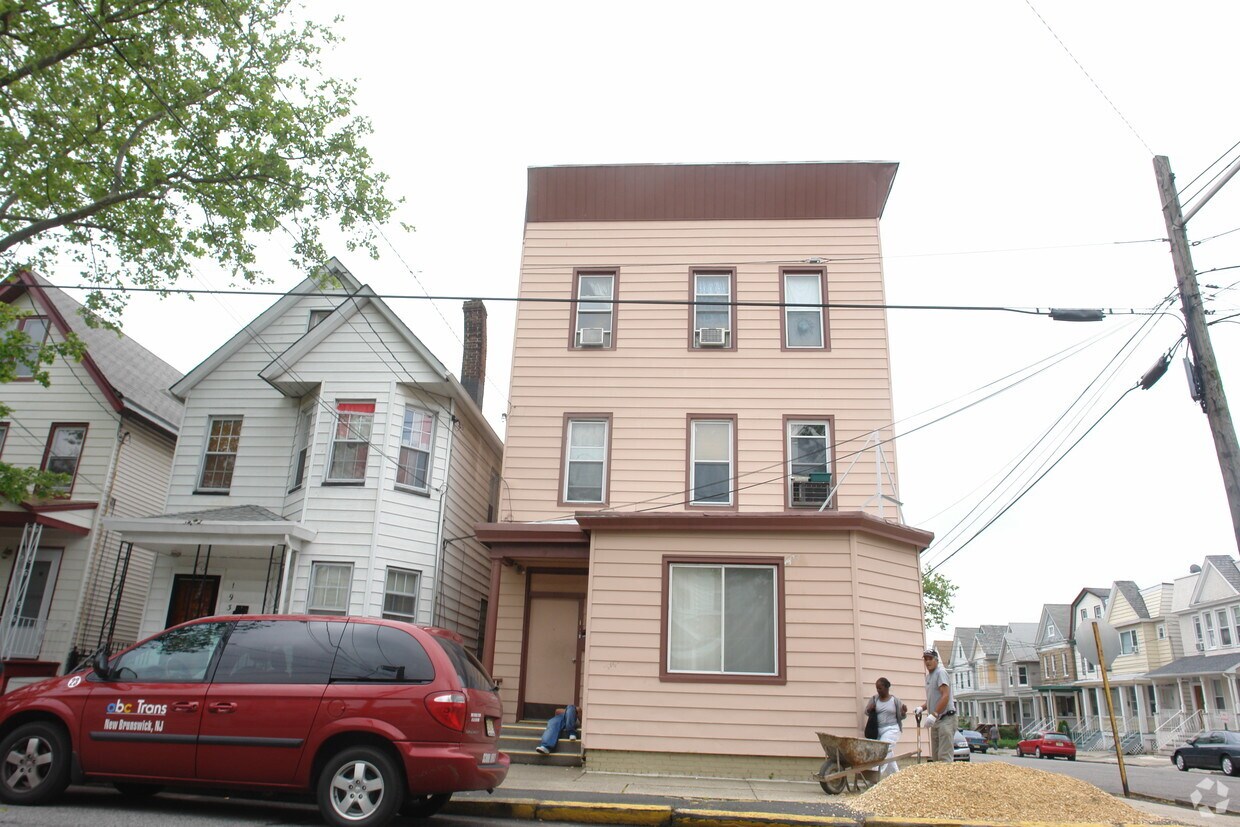 Primary Photo - 195 Broad St