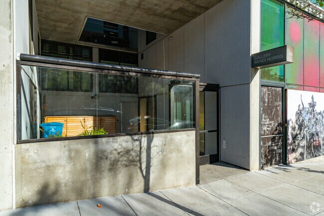 Entrance - 8 Octavia
