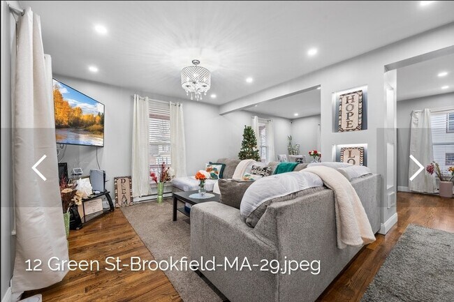 Building Photo - 12 Green Street