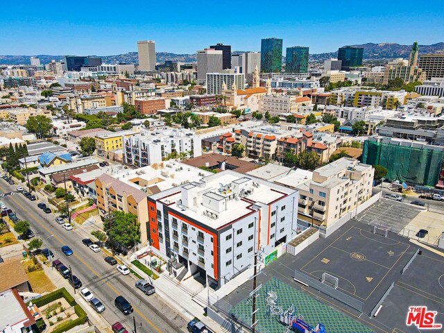 Foto del edificio - 2701 James M Wood Blvd