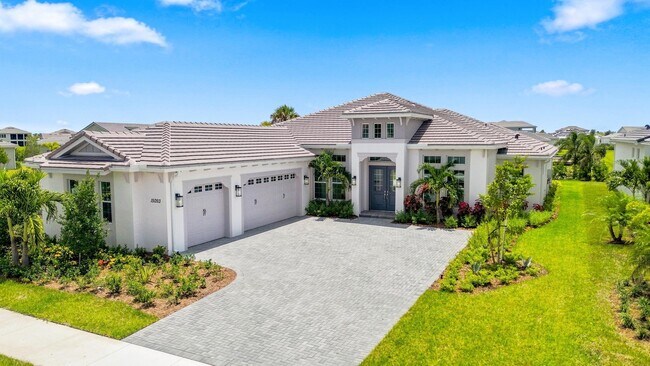 Building Photo - 15093 Wildwood Cir