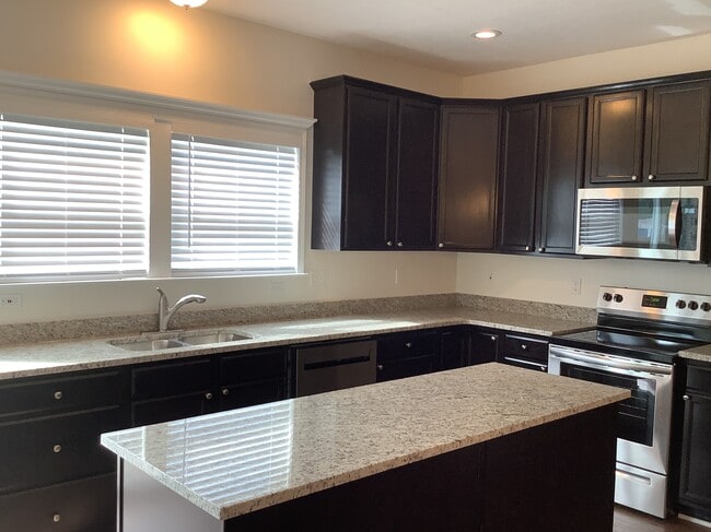 Building Photo - 249 Cavanaugh Dr