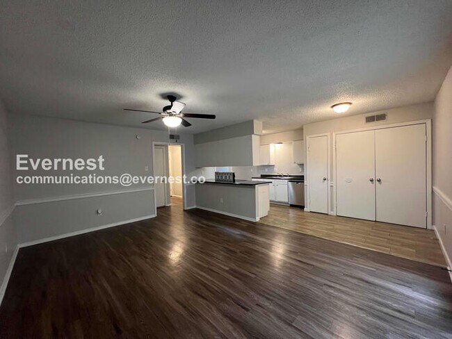 Foto del edificio - 5733 Woodbourne Ct