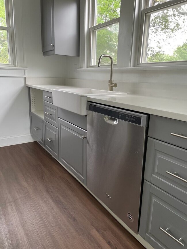 Foto del edificio - Earlewood Park - Convenient to Downtown and Interstates