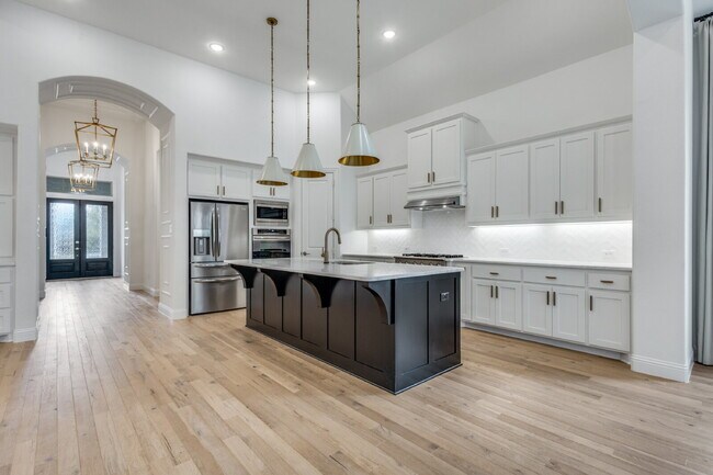 Foto del edificio - "Luxurious 4-Bed Retreat with Movie Room & Marble Elegance in Celina, TX!"