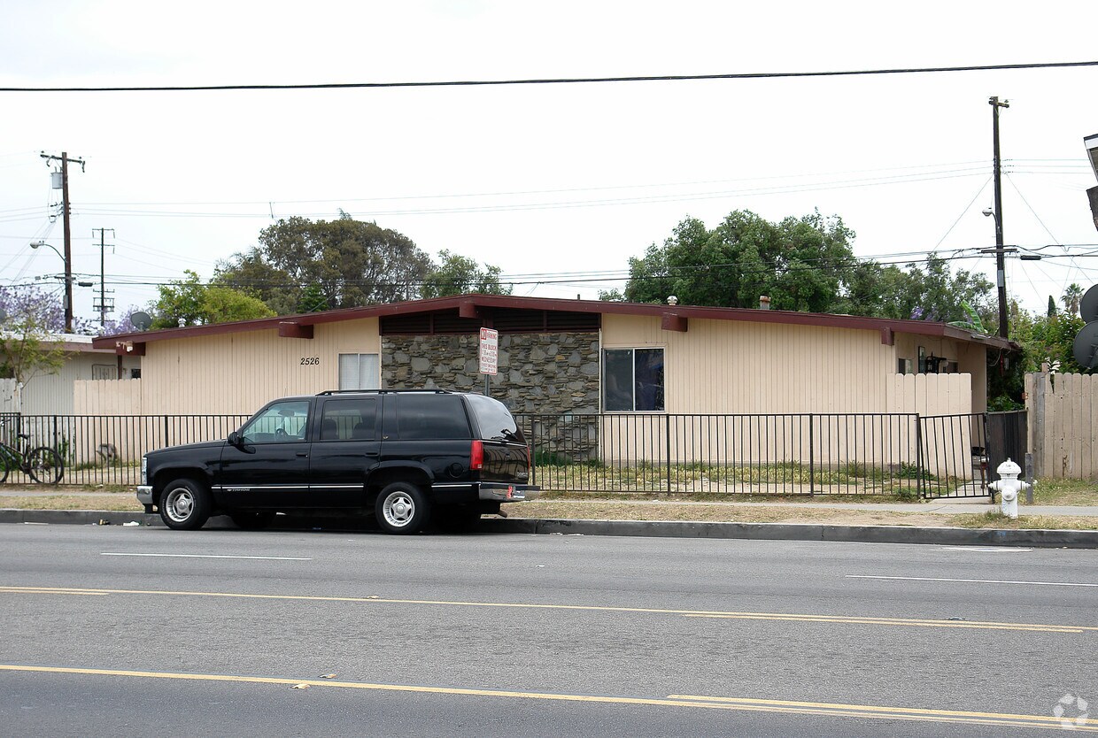 Foto del edificio - 2526 Mcfadden Ave