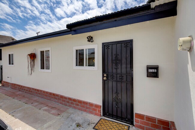 Building Photo - 1733 W 150th St