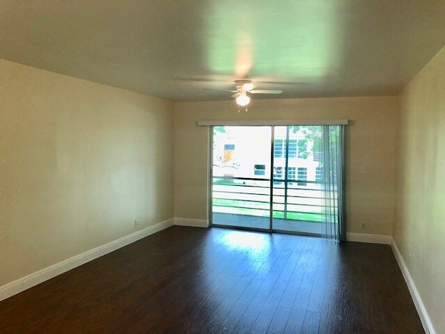 Building Photo - 5520 N Lakewood Cir