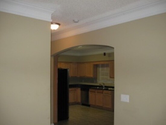 Building Photo - Spacious 3br Ranch Home