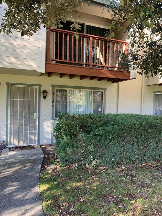 Foto principal - Lovely 2 bedroom PUD in the E Section of R...