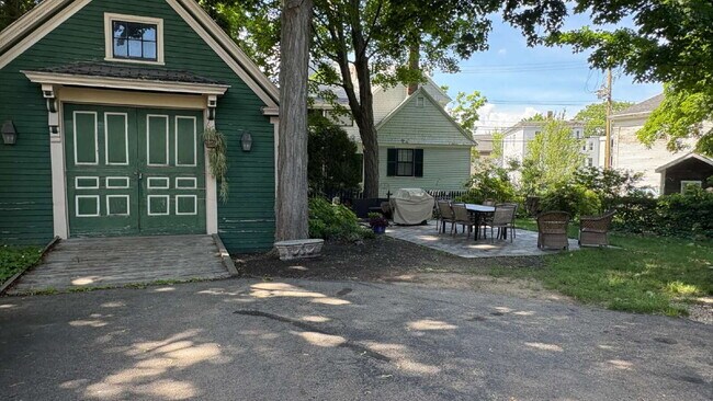 Foto del edificio - Stunning 3BR + Office Victorian Home with 6 Off-Street Parking Spaces – Flexible Mid- to Long-Ter...