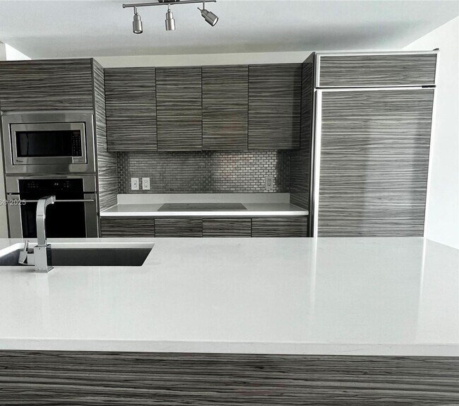 Foto del edificio - 460 NE 28th St