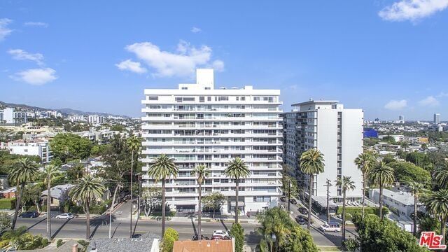 Primary Photo - 838 N Doheny Dr
