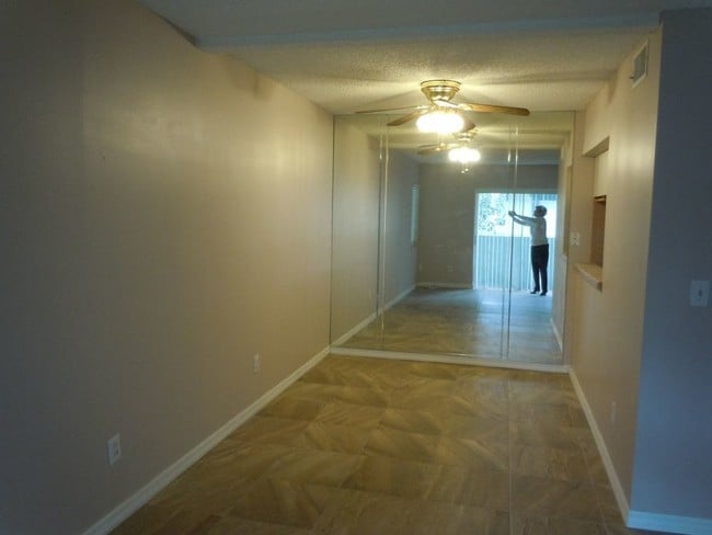Building Photo - Eastwood Shores