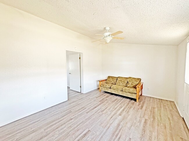 Building Photo - 408 W Holland Ave