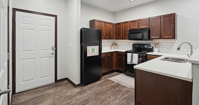 Kitchen - Walnut Lake Apartments