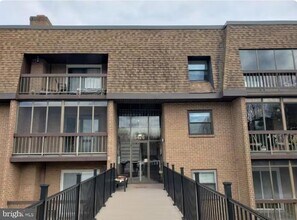 Building Photo - 5420-52C1 Valley Green Dr