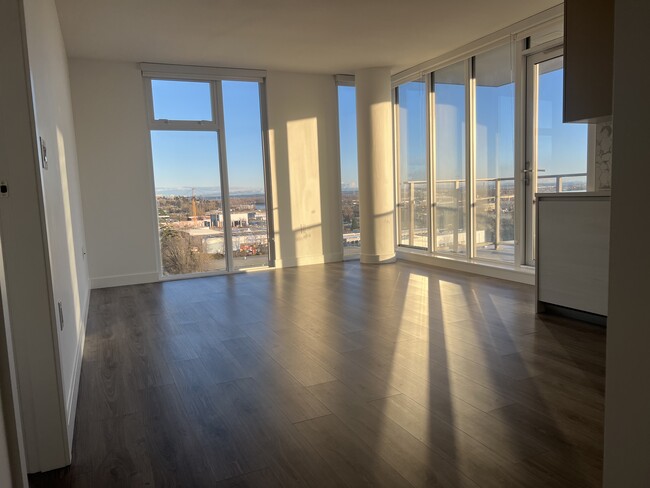 Living room - 8188 Fraser St