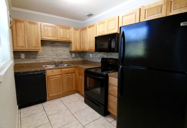 Building Photo - 1212 Willow Ln