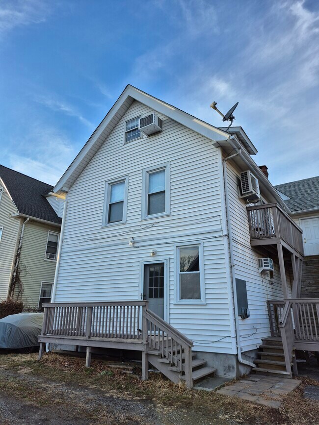 Building Photo - 2979 Fairfield Ave