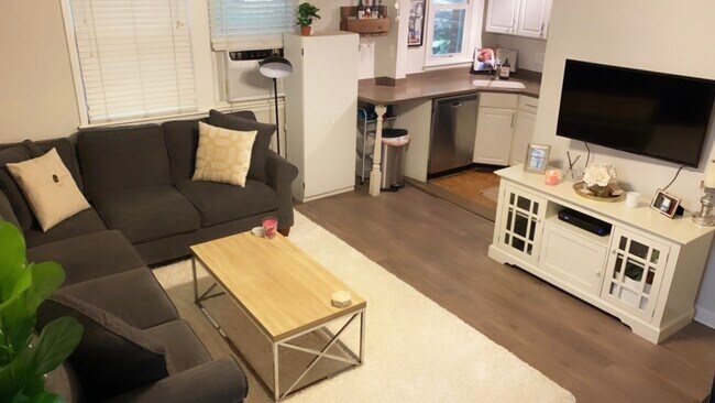 Foto del edificio - 4004 Beecher St NW