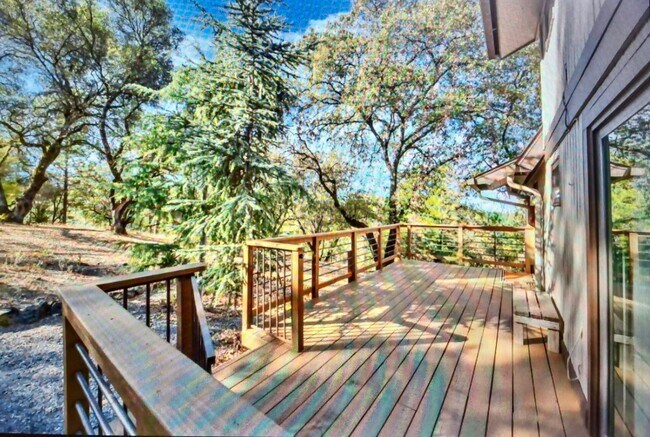 Building Photo - AUBURN LAKE TRAILS