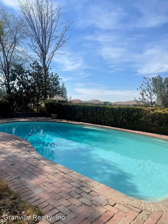 Building Photo - 4 br, 3 bath House - 2823 Nees Ave