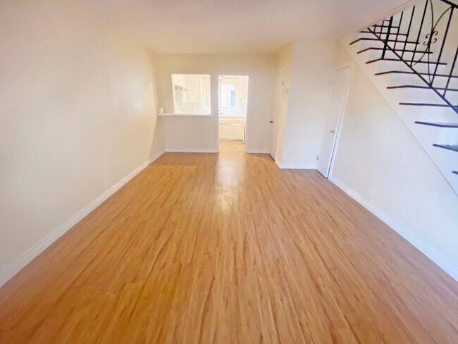 Building Photo - 11921 Manor Dr