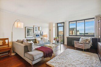 Building Photo - 801 N Pitt St