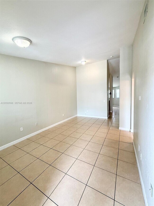 Foto del edificio - 1652 SE 28th St