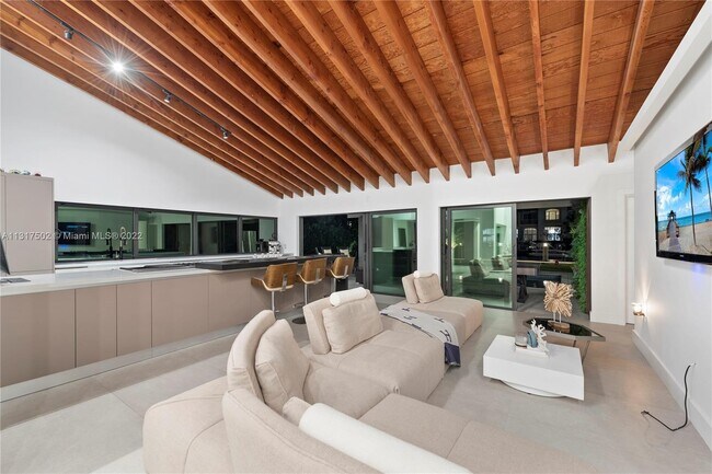 Foto del edificio - 207 Holiday Dr