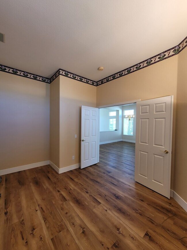 Foto del edificio - Stunning 2-Bed, 2.5-Bath Entertainer's Gem in Gated Summerset I